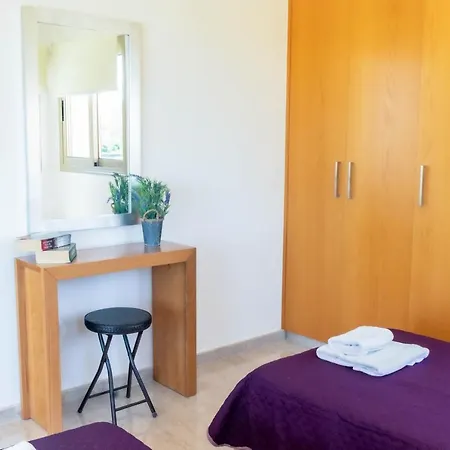 In Sleeps 6 Includes Swimming Pool And Air Con 3 *