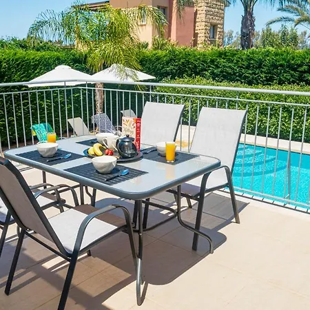 In Sleeps 6 Includes Swimming Pool And Air Con 3