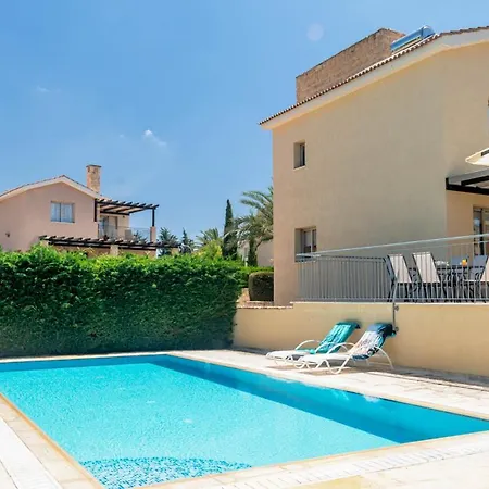 In Sleeps 6 Includes Swimming Pool And Air Con 3 Mavroli