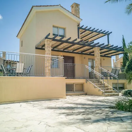In Sleeps 6 Includes Swimming Pool And Air Con 3 *